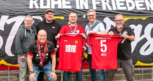 Neue Trikots für unsere 1. Mannschaft