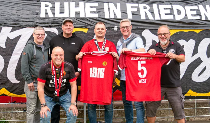 Neue Trikots für unsere 1. Mannschaft